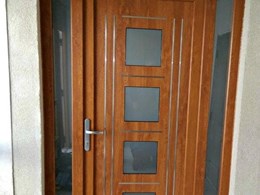 puerta en roble dorado con 3 vidrios , 