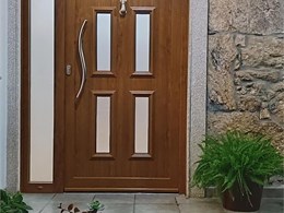 PUERTA EN ROBLE DORADO 