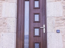 Puerta Nogal con 5 Vidrios, 